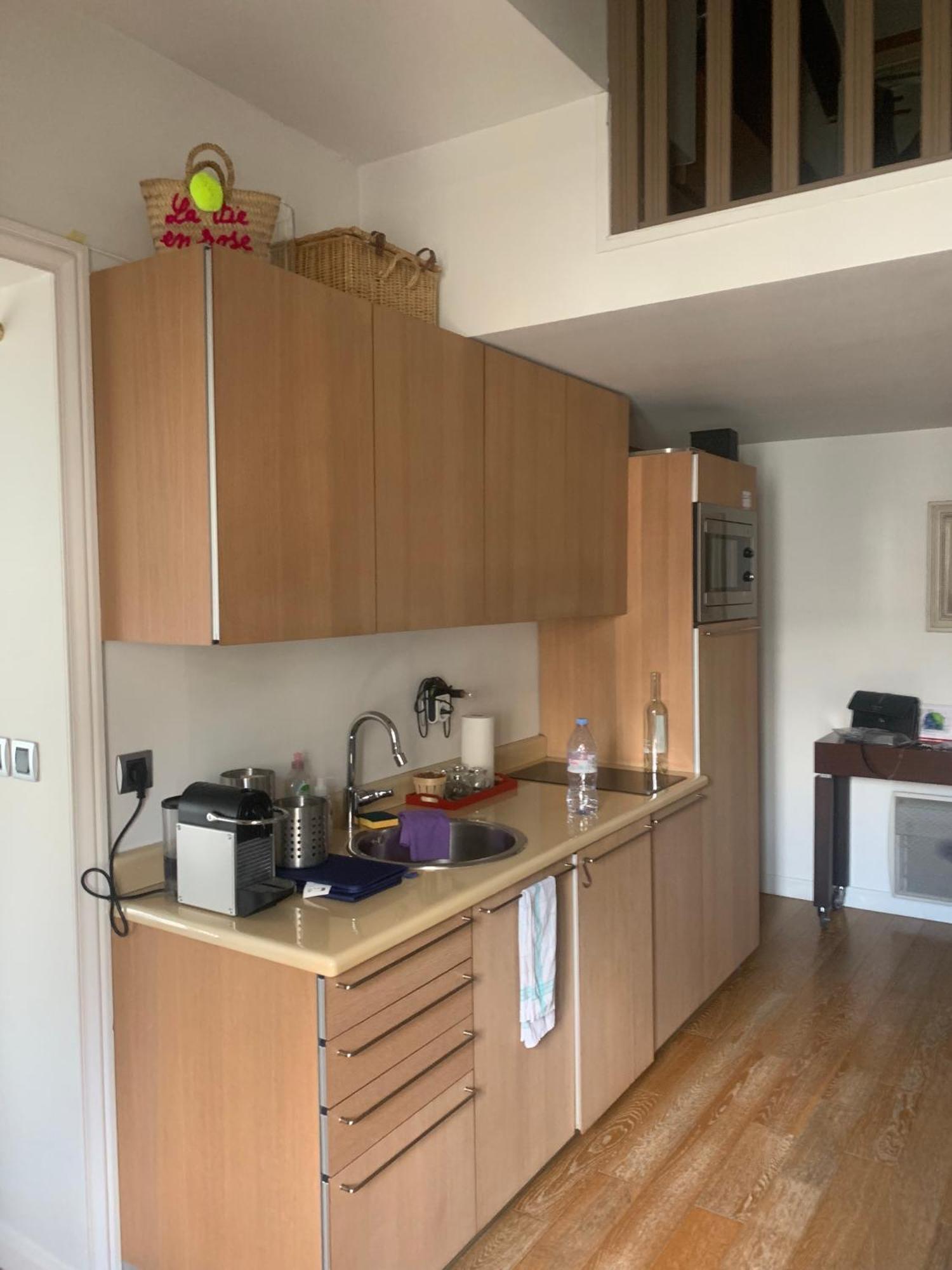Confort Au Coeur De 8e, 5e Etage Avec Ascenseur Appartement *